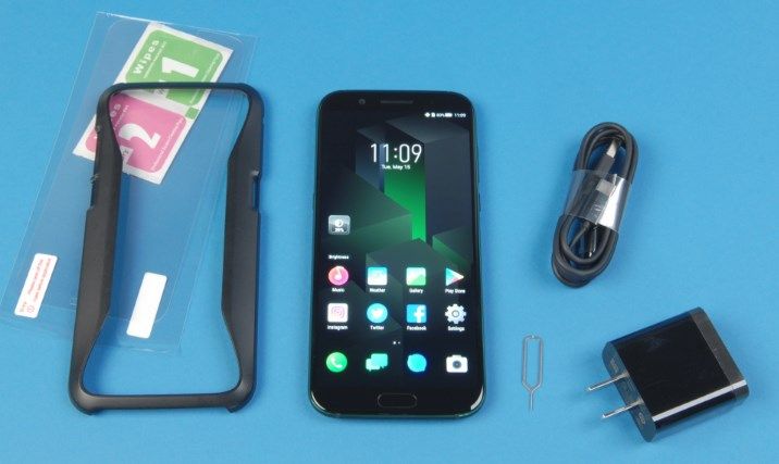 Фото Смартфон игровой Xiaomi Black Shark 64Gb Black Фото Смартфон игровой Xiaomi Black Shark 64Gb Black