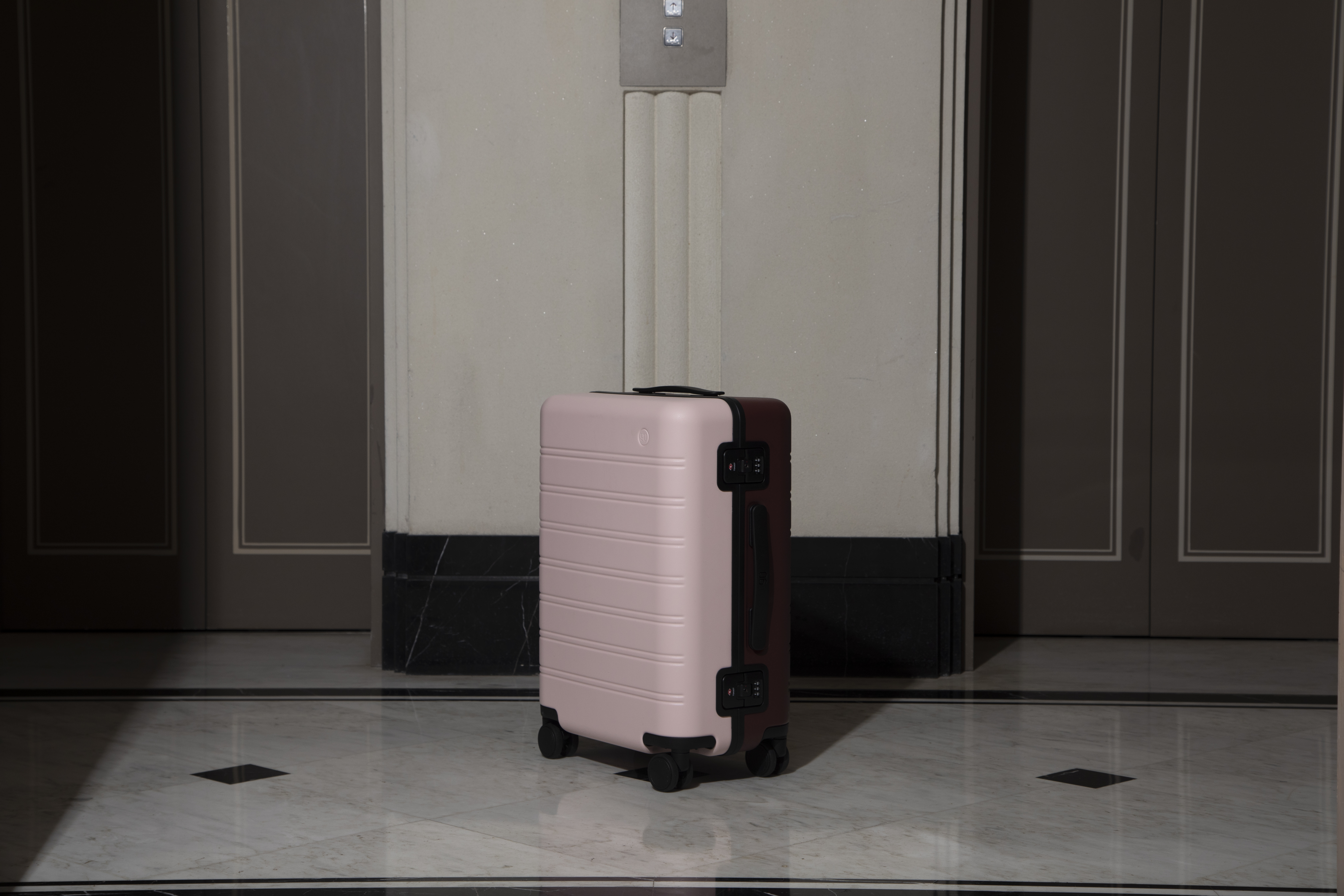 Чемодан Xiaomi NinetyGo Rhine Luggage 24'' Pink+Red заказать Чемодан Xiaomi NinetyGo Rhine Luggage 24'' Pink+Red заказать