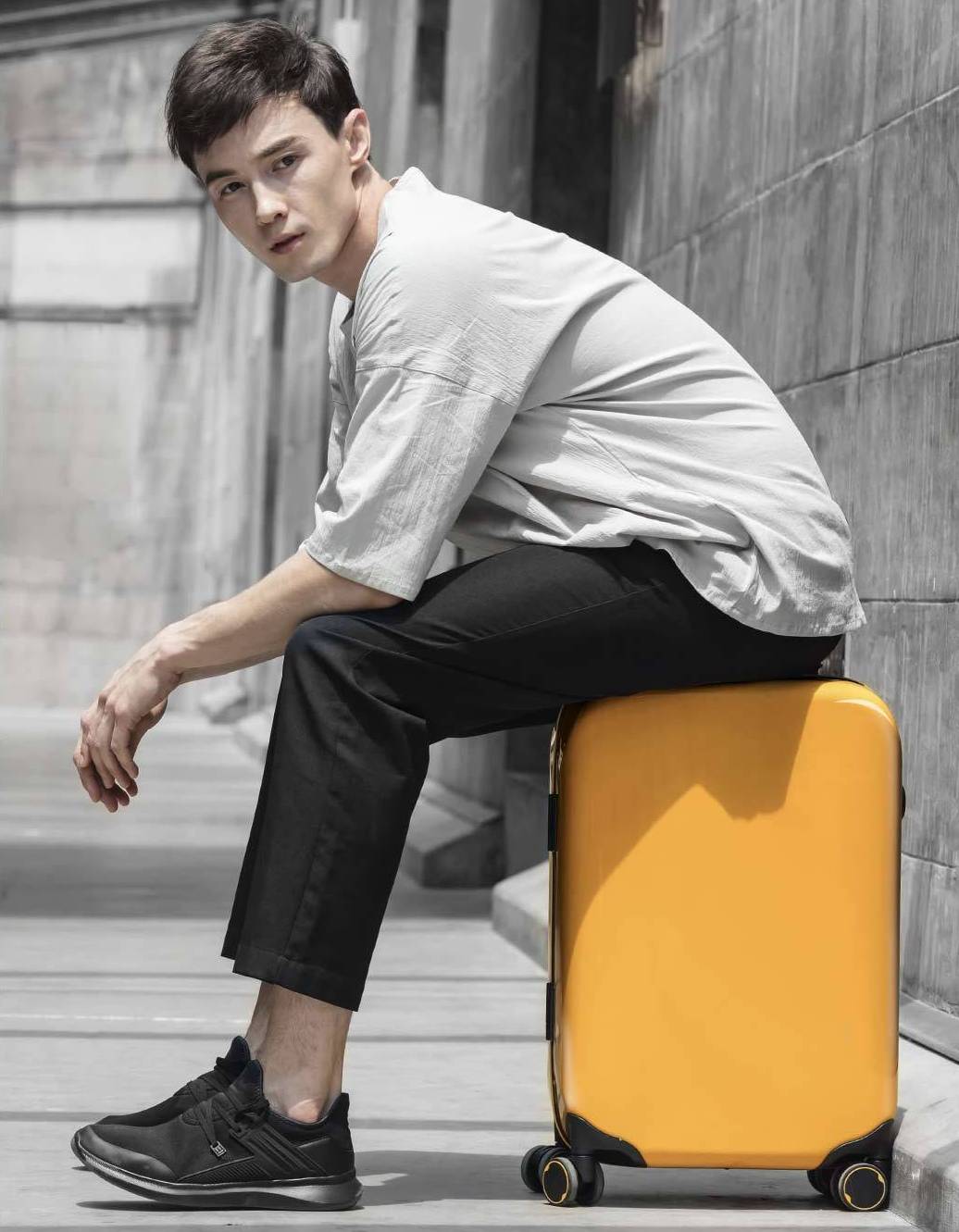 Чемодан Xiaomi 90FUN Aluminum Smart Unlock Suitcase 20'' Medium Yellow заказать Чемодан Xiaomi 90FUN Aluminum Smart Unlock Suitcase 20'' Medium Yellow заказать