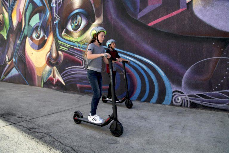 Фотография Электрический самокат Segway Ninebot Kick Scooter ES4 Фотография Электрический самокат Segway Ninebot Kick Scooter ES4