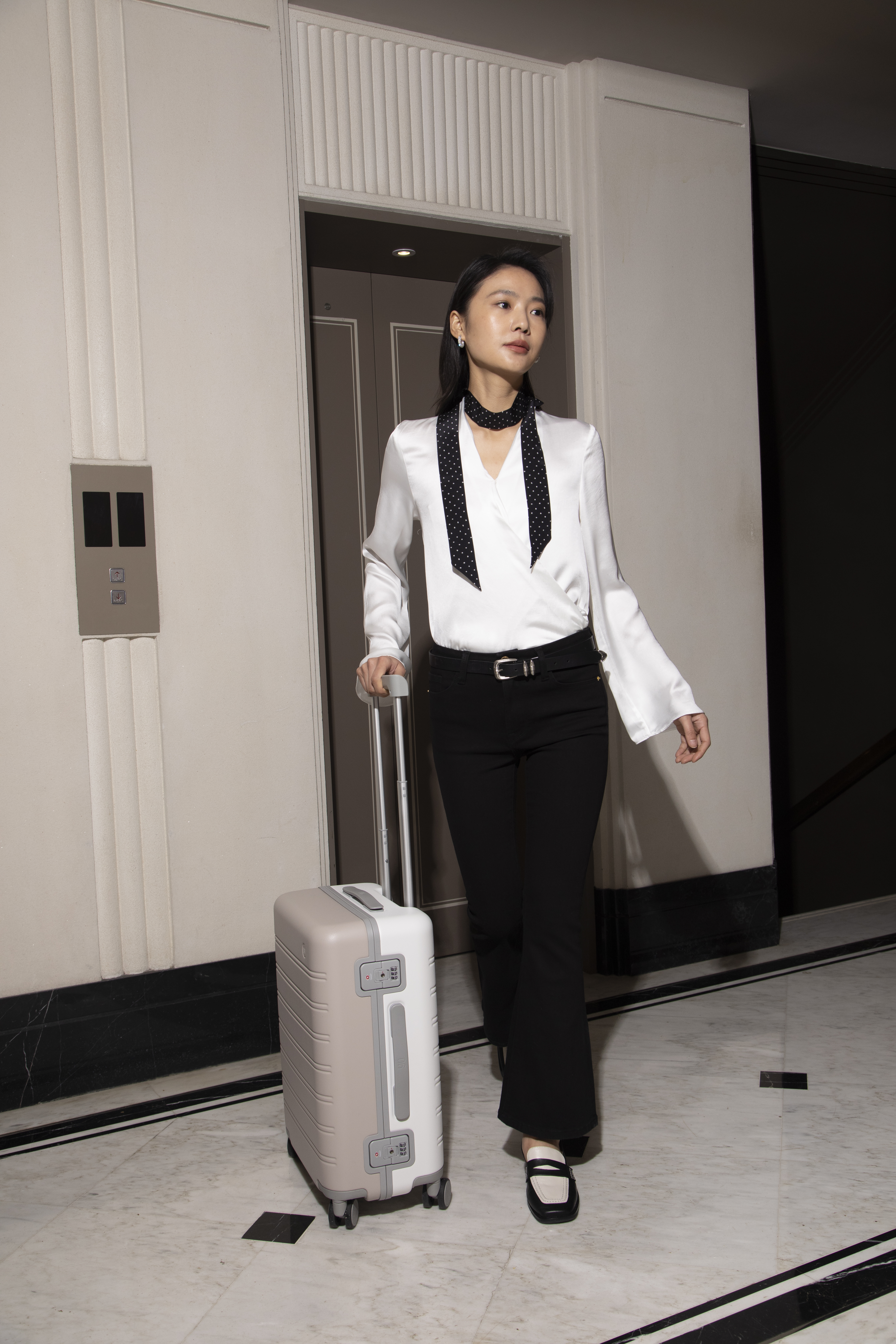 Цена Чемодан Xiaomi NinetyGo Rhine Luggage 28'' Moonlight White+Mocha Brown Цена Чемодан Xiaomi NinetyGo Rhine Luggage 28'' Moonlight White+Mocha Brown