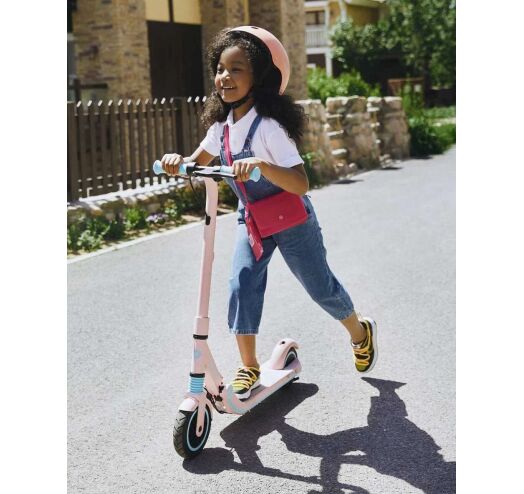 Фотография Электросамокат детский Xiaomi Ninebot eKickScooter Zing E8 Pink Фотография Электросамокат детский Xiaomi Ninebot eKickScooter Zing E8 Pink