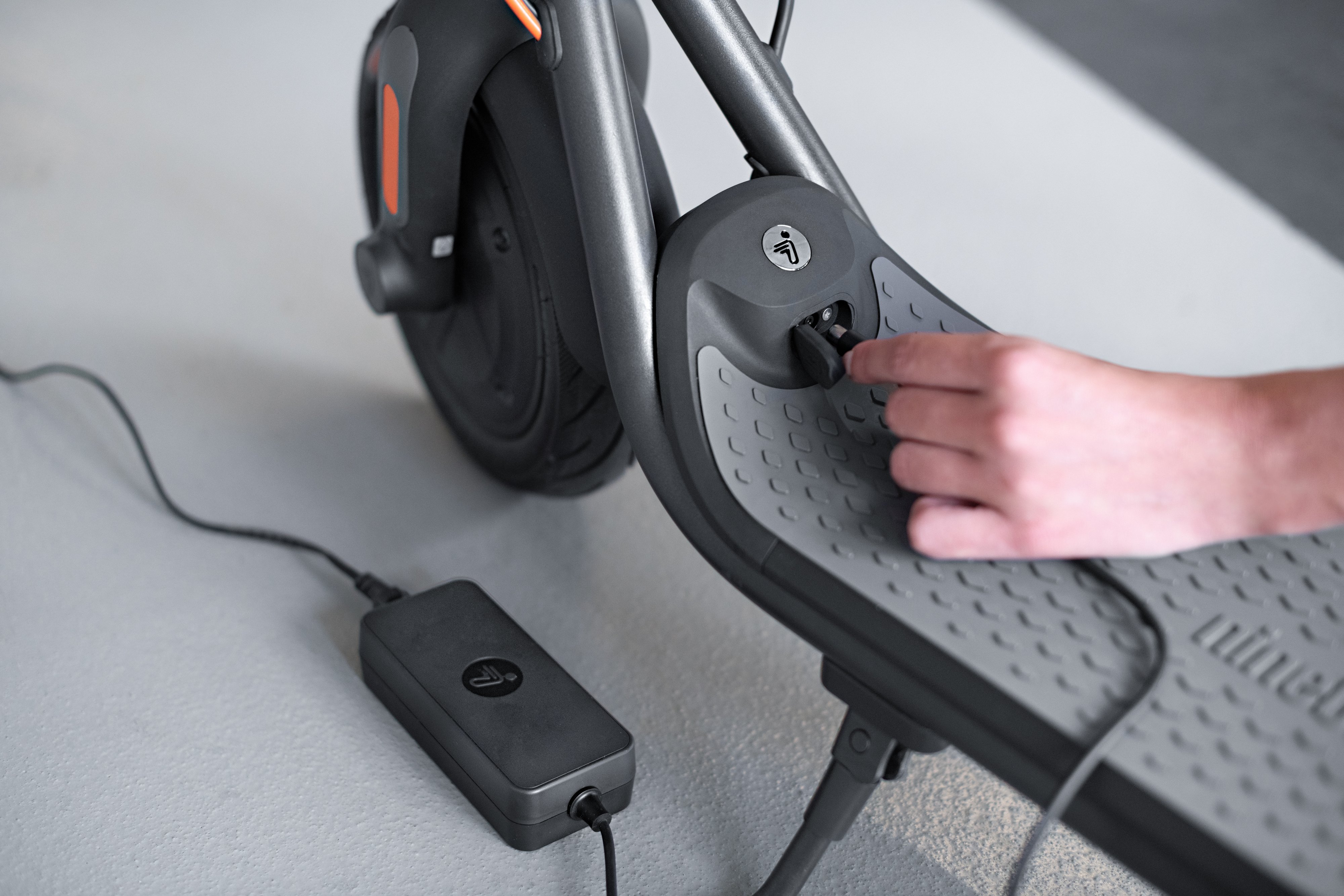 Картинка Электросамокат Xiaomi Ninebot KickScooter F25E Black Картинка Электросамокат Xiaomi Ninebot KickScooter F25E Black