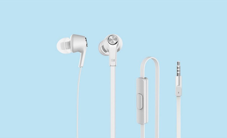 Фотография Наушники Xiaomi Mi Piston In-Ear Headphones Standard Edition White Фотография Наушники Xiaomi Mi Piston In-Ear Headphones Standard Edition White