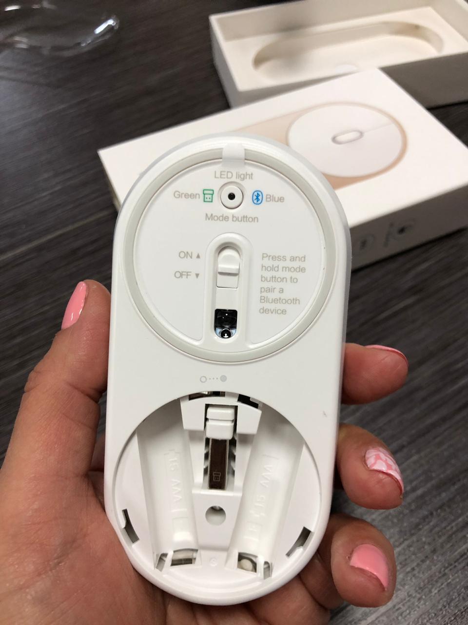 Картинка Беспроводная мышь Xiaomi Mi Portable Mouse Gold Картинка Беспроводная мышь Xiaomi Mi Portable Mouse Gold