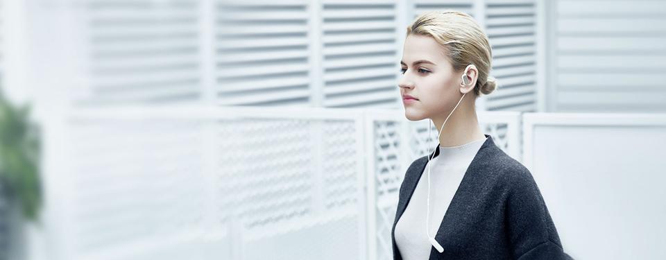 Цена Наушники Xiaomi Mi Sports Bluetooth Earphones Mini White Цена Наушники Xiaomi Mi Sports Bluetooth Earphones Mini White