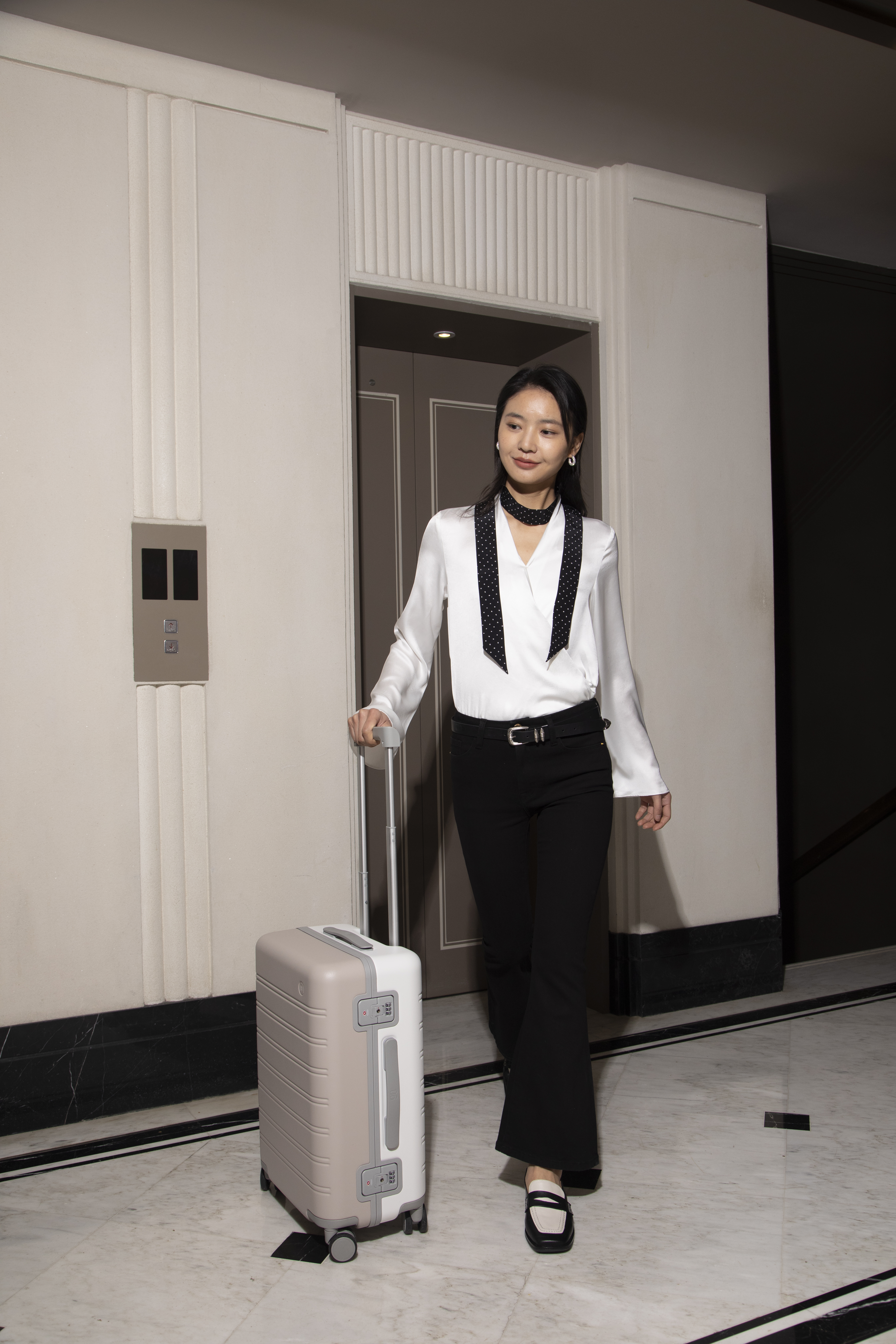 Купить Чемодан Xiaomi NinetyGo Rhine Luggage 28'' Moonlight White+Mocha Brown Купить Чемодан Xiaomi NinetyGo Rhine Luggage 28'' Moonlight White+Mocha Brown
