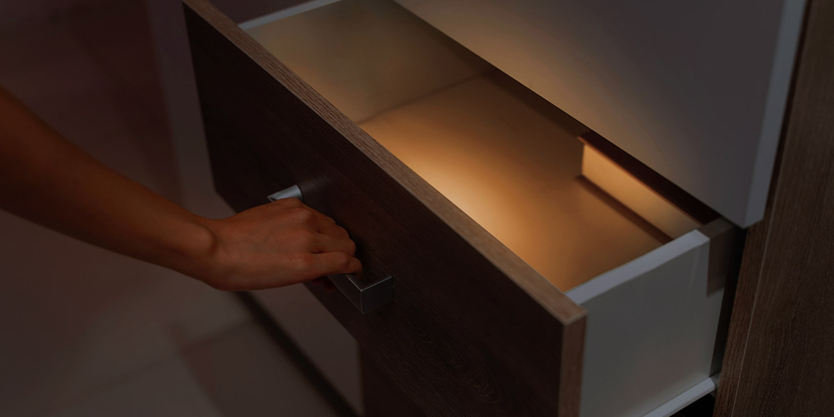 Цена Светильник c датчиком движения Xiaomi Yeelight Sensor Drawer Light Белый (YLCTD001) 4 шт Цена Светильник c датчиком движения Xiaomi Yeelight Sensor Drawer Light Белый (YLCTD001) 4 шт