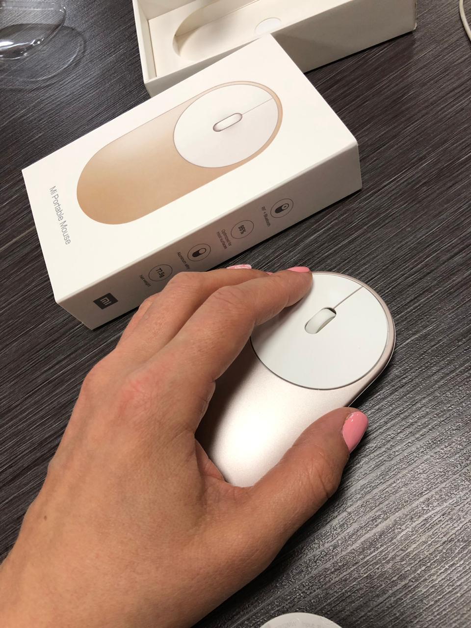 Фотография Беспроводная мышь Xiaomi Mi Portable Mouse Gold Фотография Беспроводная мышь Xiaomi Mi Portable Mouse Gold