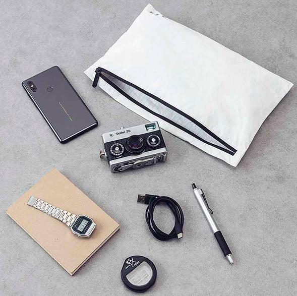 Фотография Сумка-органайзер Xiaomi Tyvek Multi-Purpose Bag White Фотография Сумка-органайзер Xiaomi Tyvek Multi-Purpose Bag White