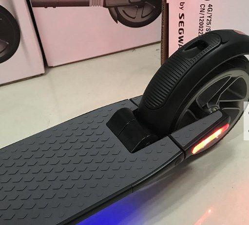 Фотография Электросамокат Segway Ninebot Kick Scooter ES2 by MiJia Xiaomi Фотография Электросамокат Segway Ninebot Kick Scooter ES2 by MiJia Xiaomi