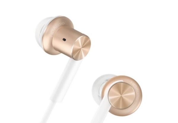 Картинка Наушники Xiaomi Mi In-Ear Headphones Pro Gold Картинка Наушники Xiaomi Mi In-Ear Headphones Pro Gold