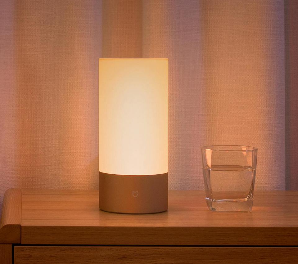 Картинка Лампа-ночник Xiaomi Mi Bedside Lamp Gold Картинка Лампа-ночник Xiaomi Mi Bedside Lamp Gold