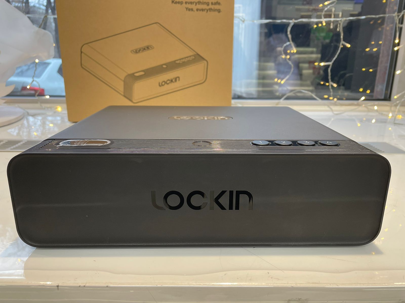 Фотография Умный сейф Xiaomi Lockin Smart Safe (GS01) Фотография Умный сейф Xiaomi Lockin Smart Safe (GS01)