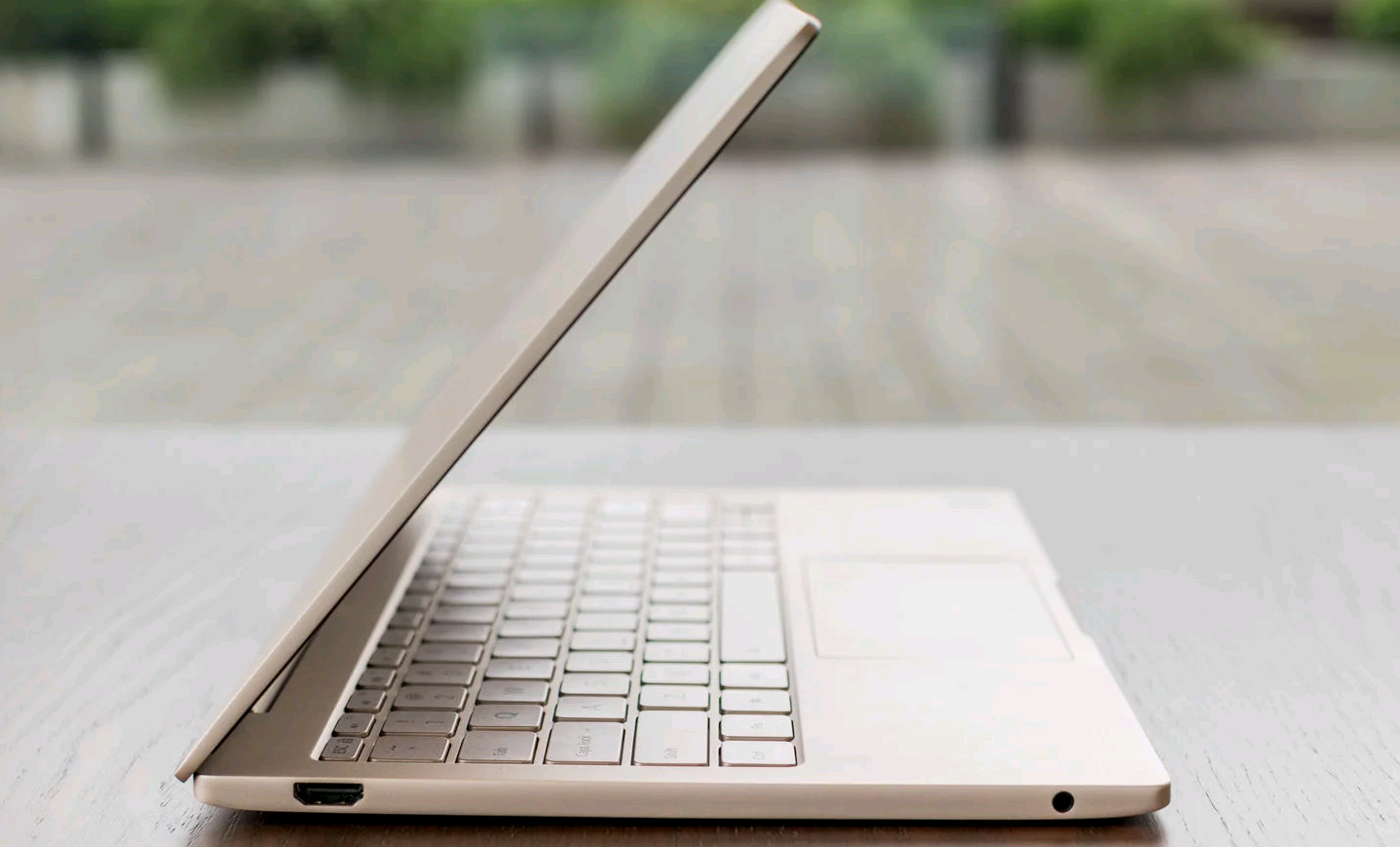 Картинка Ноутбук Xiaomi Mi Air 12,5" Core m3 4Gb/128Gb Gold (JYU4048CN) Картинка Ноутбук Xiaomi Mi Air 12,5" Core m3 4Gb/128Gb Gold (JYU4048CN)
