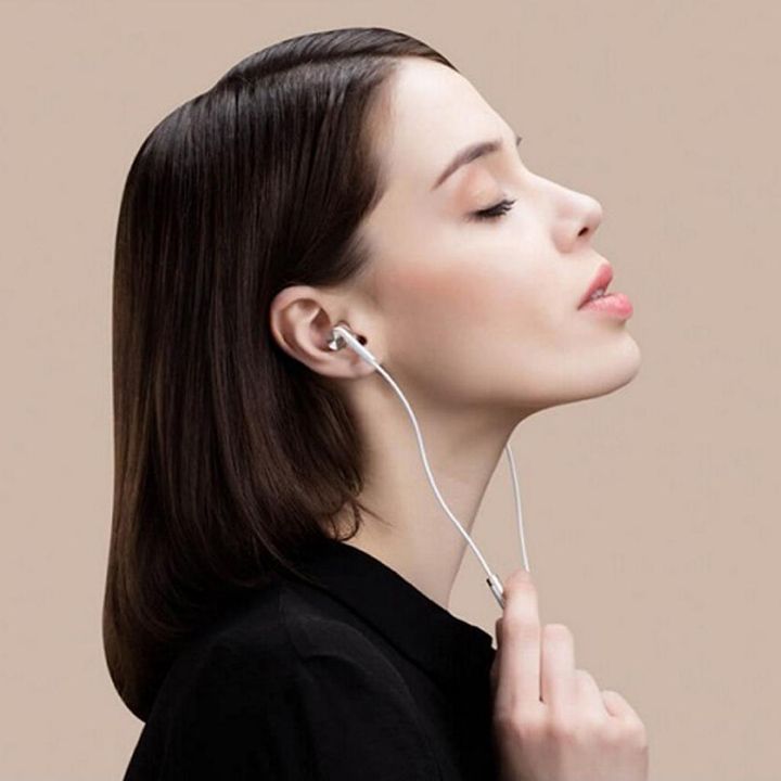Xiaomi Mi In-Ear Headphones Gold_1.jpg Xiaomi Mi In-Ear Headphones Gold_1.jpg