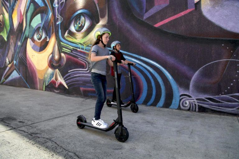 Фотография Электрический самокат Segway Ninebot Kick Scooter ES4 Фотография Электрический самокат Segway Ninebot Kick Scooter ES4
