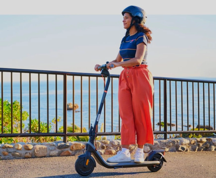 Фотография Электросамокат Ninebot KickScooter E2 Plus Фотография Электросамокат Ninebot KickScooter E2 Plus